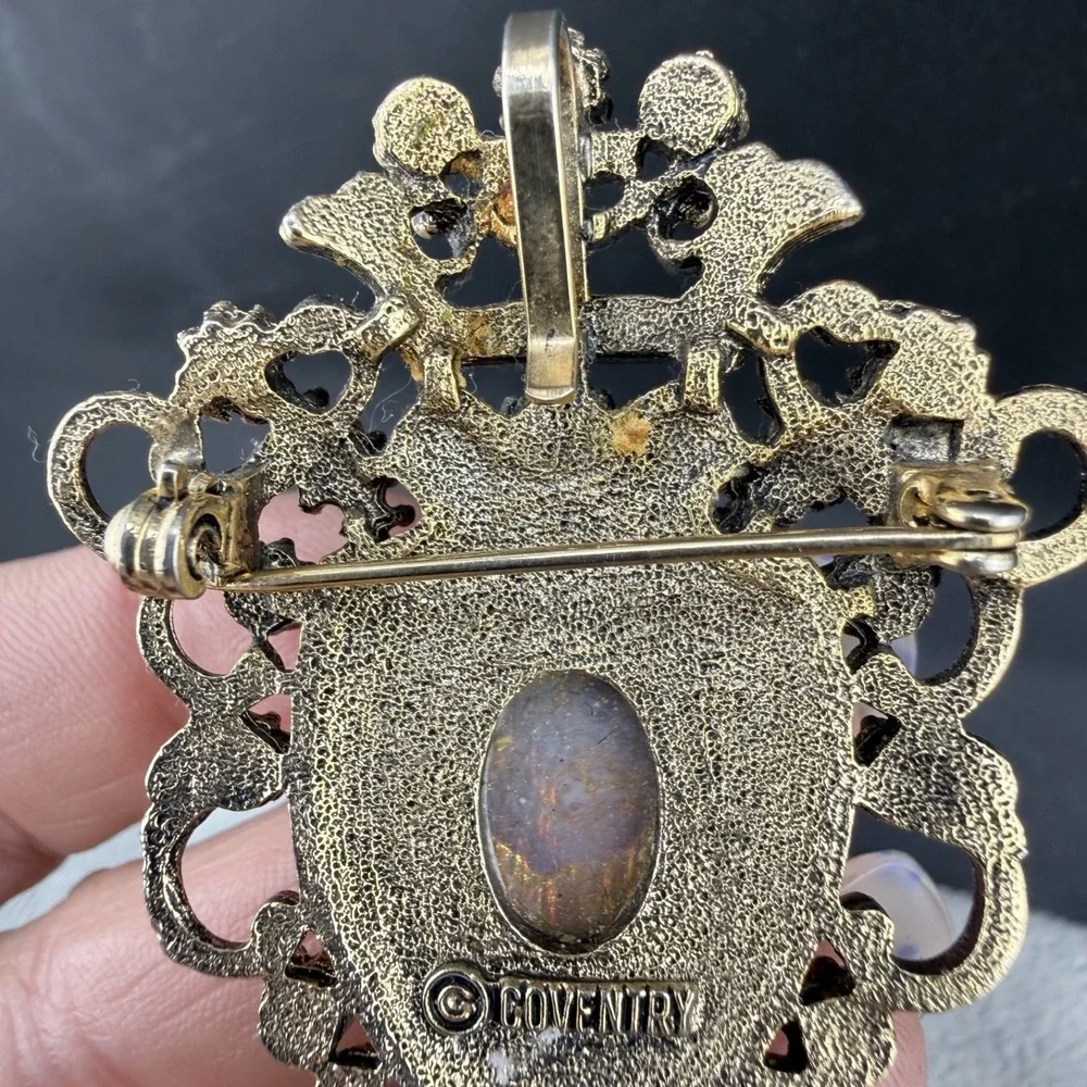 Vintage Sarah Coventry Brooch Contessa Crown‎ Gold tone Pink Rhinestone